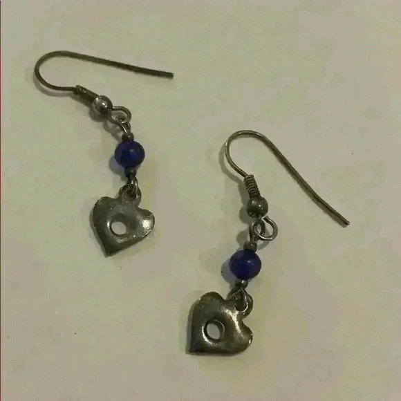 Tangled blue and silver heart earrings - Picture 2 of 2